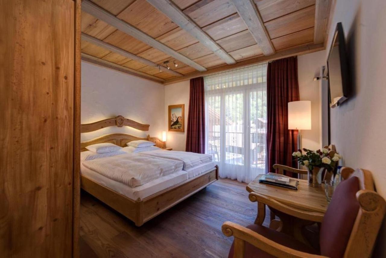 Hotel Schoenegg Wengen Rum bild
