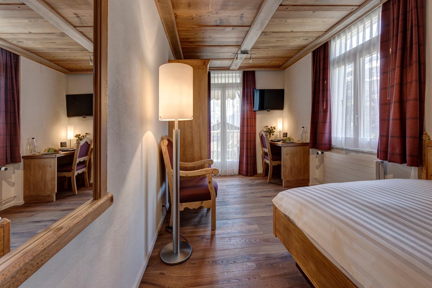 Hotel Schoenegg Wengen Rum bild