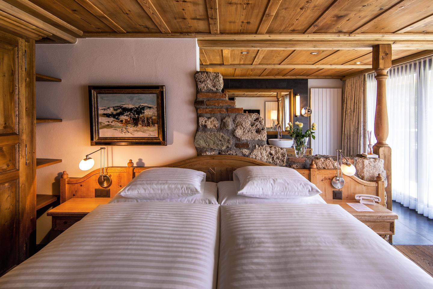 Hotel Schoenegg Wengen Rum bild